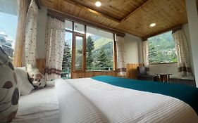 Hotel Mountain Majesty! Top-Rated Luxury Stay Amid Snowcapped Mountains With Balcony And Riverside Calm
